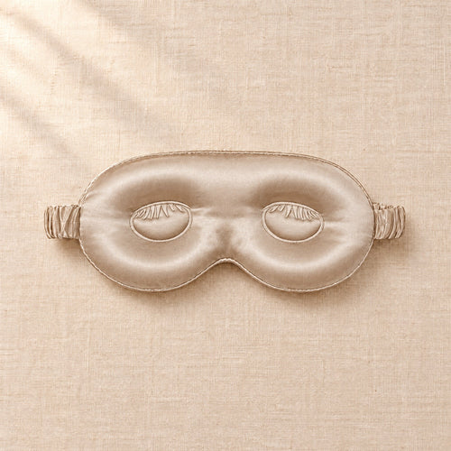 Seidenschlafmaske in Taupe, Rückseite mit Mulden für die Augen